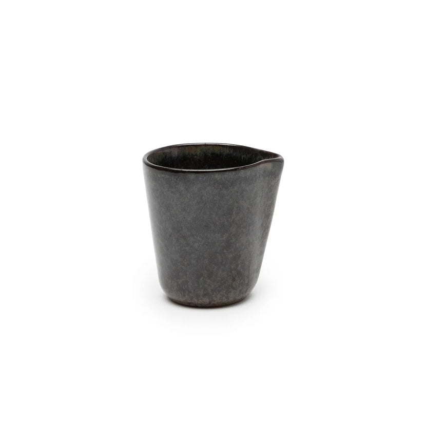 Serax Surface melkkannetje M Indi Grey 9 cm – grijze schenkkan voor melk in café en restaurant