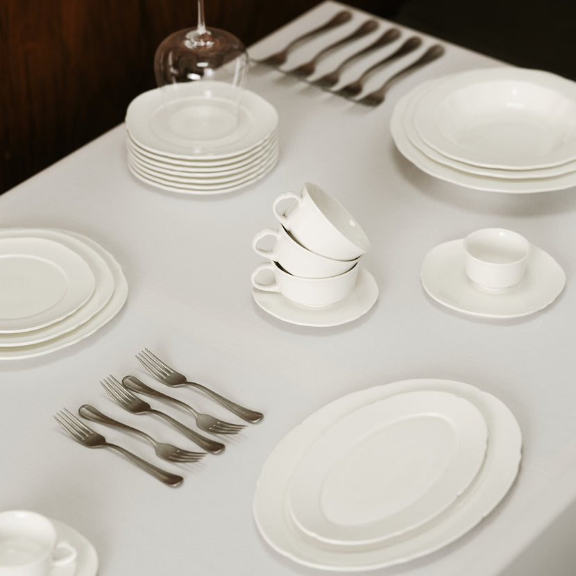 Silhouette Oval Plate M White 12/Box