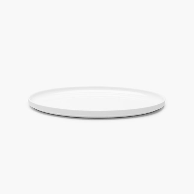 Een set van twee Serax Passe-Partout ovale borden in wit mat, elegant gepresenteerd op een horeca-tafelsetting.