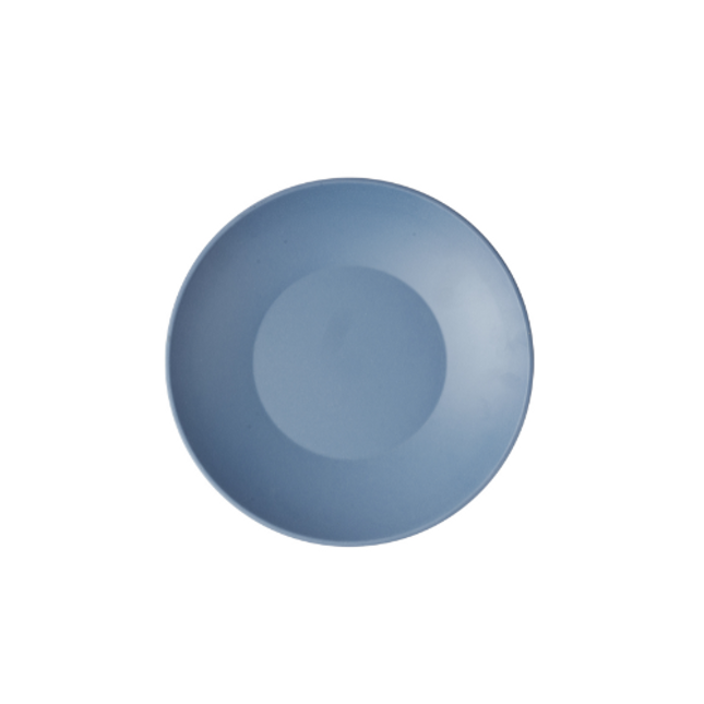 Emerge Oslo Blue Melamine Shallow Bowl van Churchill, 36 cm, 3,7L, set van 2. Stijlvolle en duurzame ondiepe melamine kom in Oslo Blue, ideaal voor het serveren van salades, pasta's of gedeelde gerechten. Lichtgewicht, breukbestendig en perfect voor gebruik in de horeca.